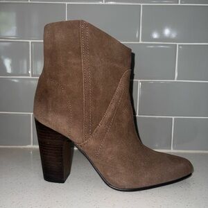 NWT Vince Camuto suede boot. 8.5